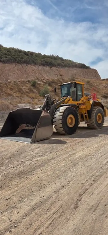Bemaş taş ocağında lastikli yükleyici